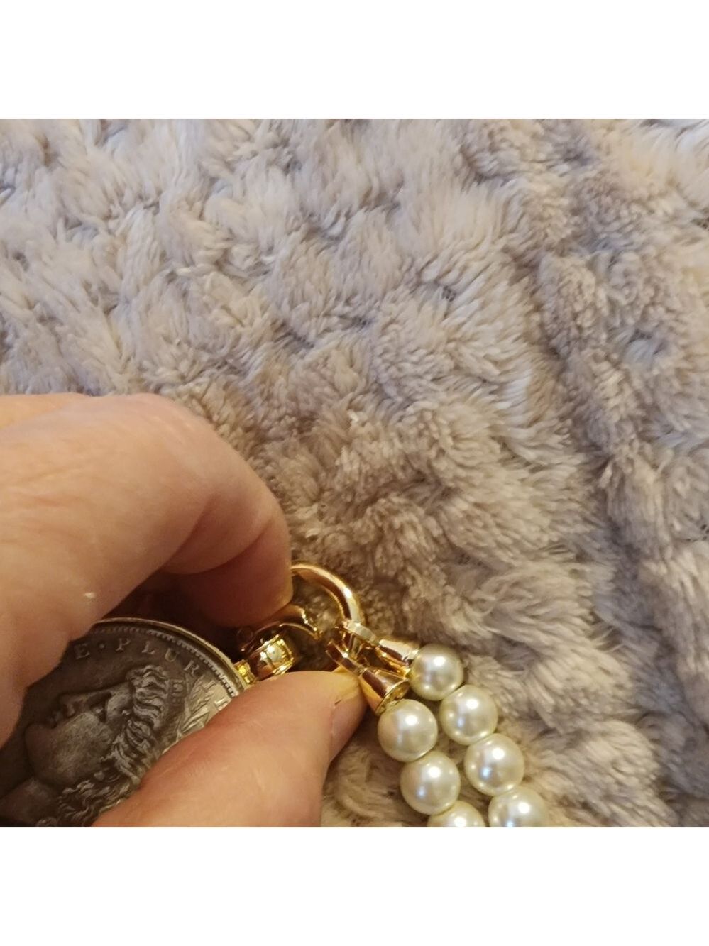 5 Star Pearl and Gold Elegant Pendant Necklace - Picture 3 of 6